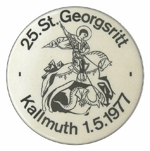 1977 Der Button anläßlich des 25. St. Georgsrittes